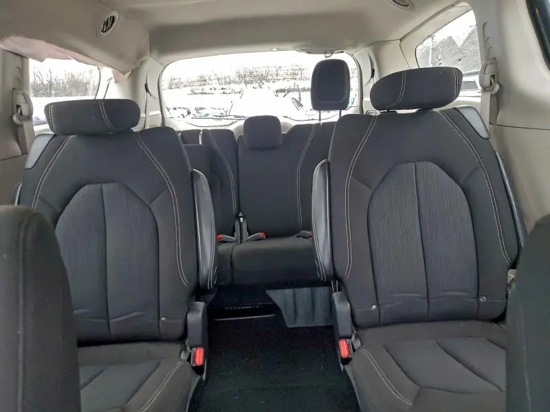 2022 CHRYSLER VOYAGER LX  