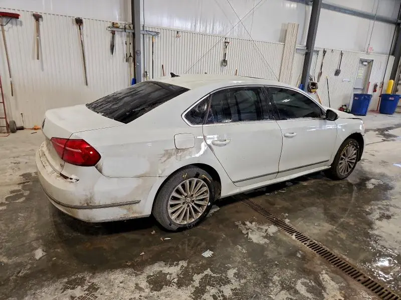2016 VOLKSWAGEN PASSAT SE  