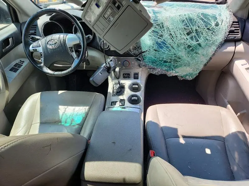2012 TOYOTA HIGHLANDER SE  