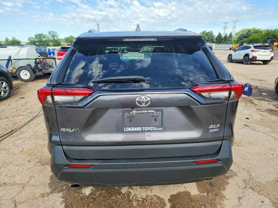 2022 TOYOTA RAV4 XLE  