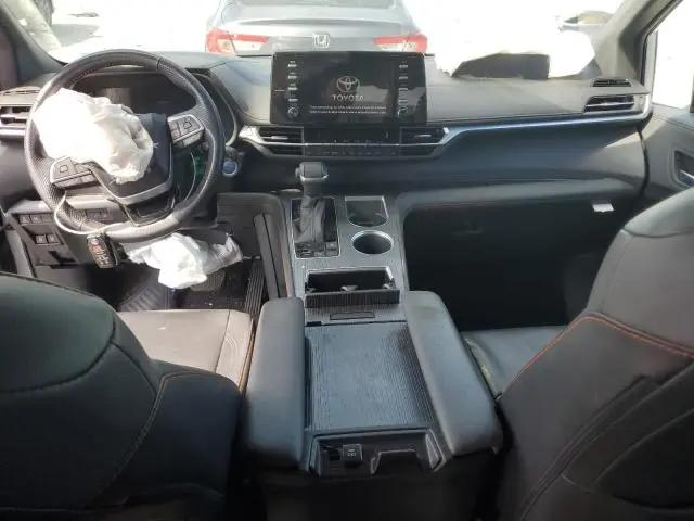 2022 TOYOTA SIENNA XSE  