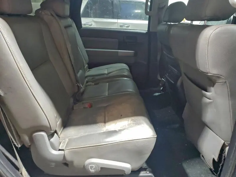 2015 TOYOTA SEQUOIA SR5  