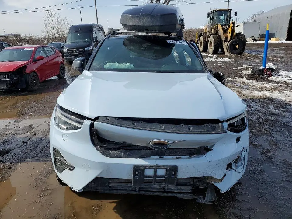 2024 VOLVO XC40 RECHARGE CORE  