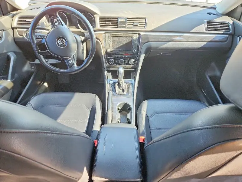 2018 VOLKSWAGEN PASSAT SE  