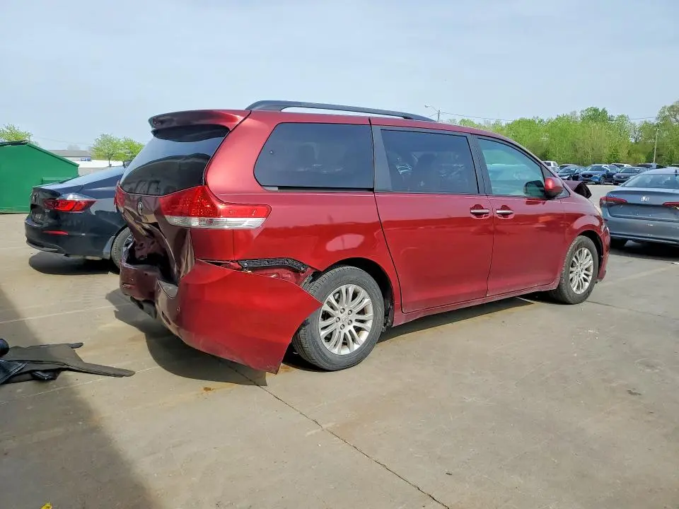 2011 TOYOTA SIENNA   
