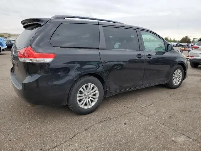 2014 TOYOTA SIENNA XLE  