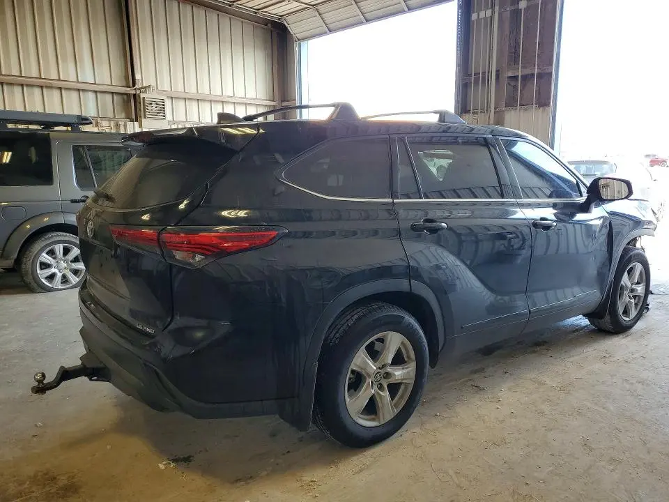 2022 TOYOTA HIGHLANDER LE  