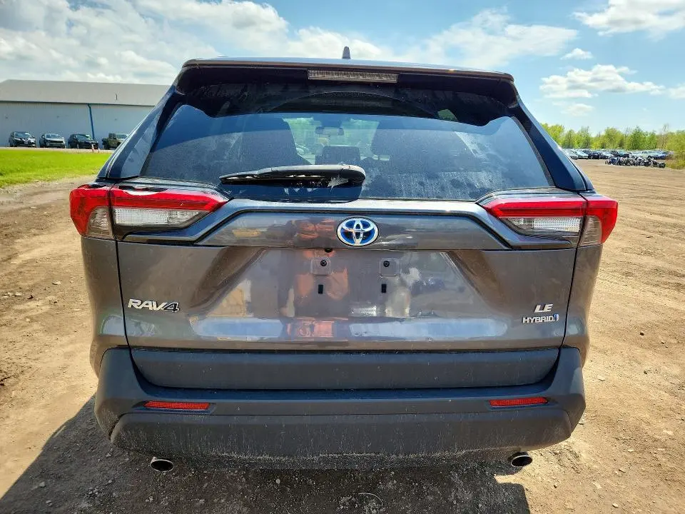 2022 TOYOTA RAV4 LE  