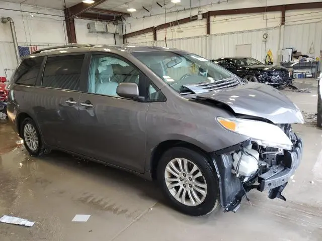 2016 TOYOTA SIENNA XLE  