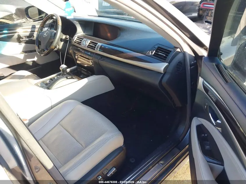 2016 LEXUS LS 460  