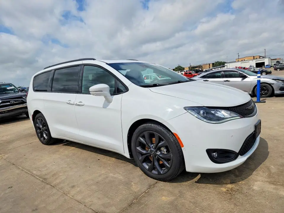 2020 CHRYSLER PACIFICA LIMITED  