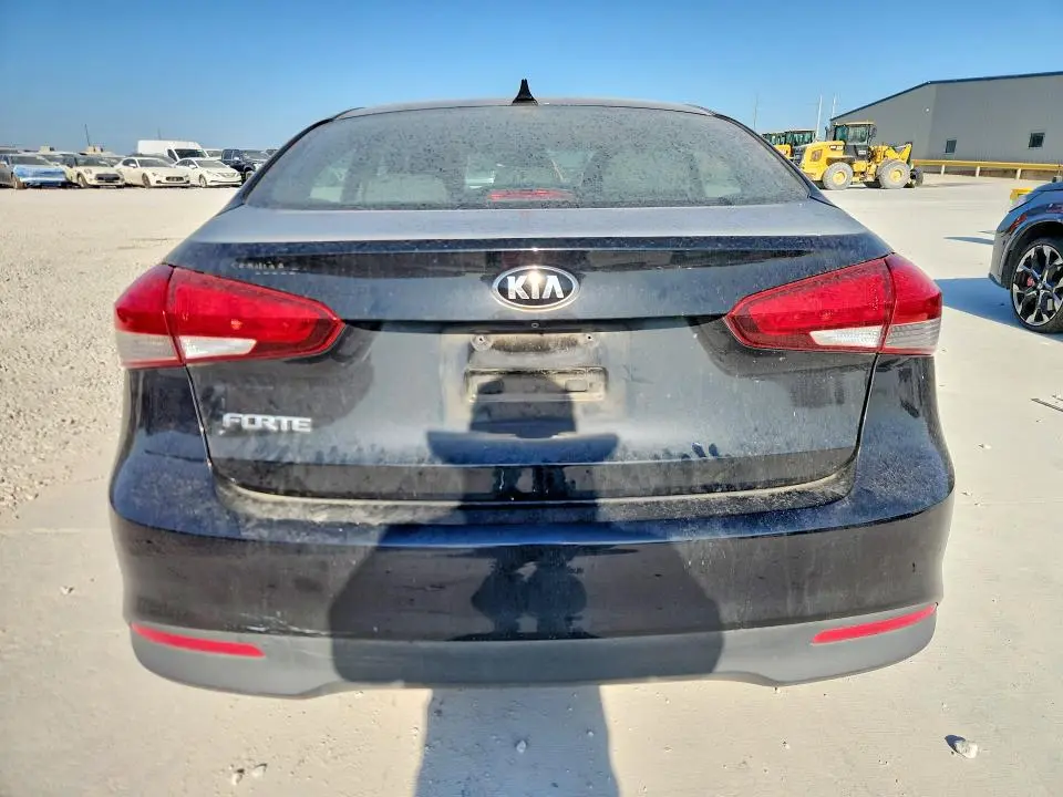 2018 KIA FORTE LX  