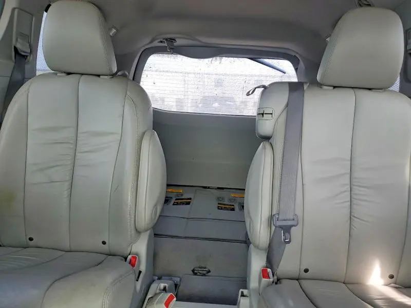 2012 TOYOTA SIENNA XLE  