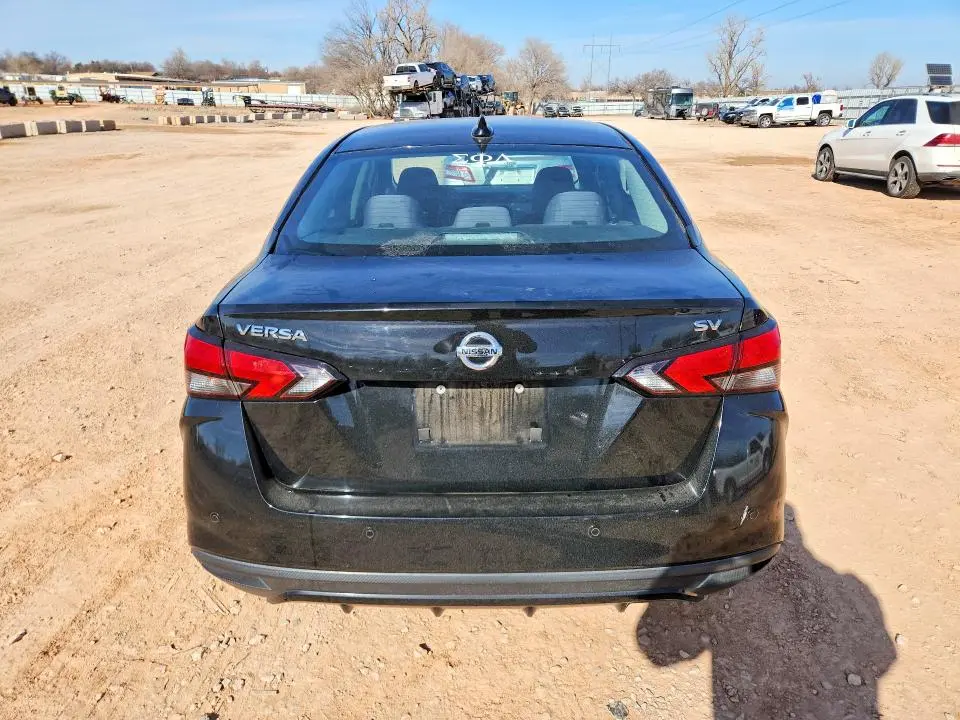 2021 NISSAN VERSA SV  