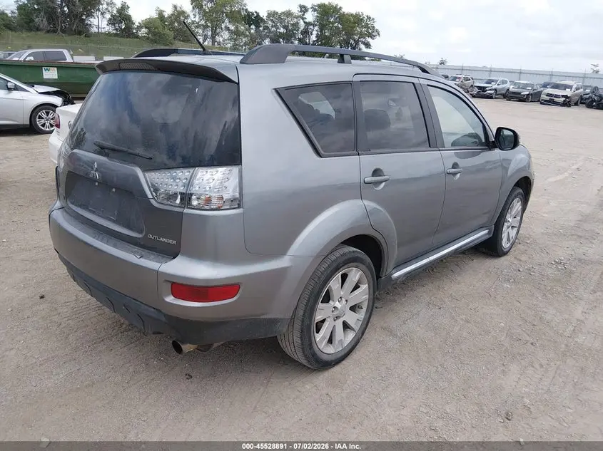 2013 MITSUBISHI OUTLANDER SE