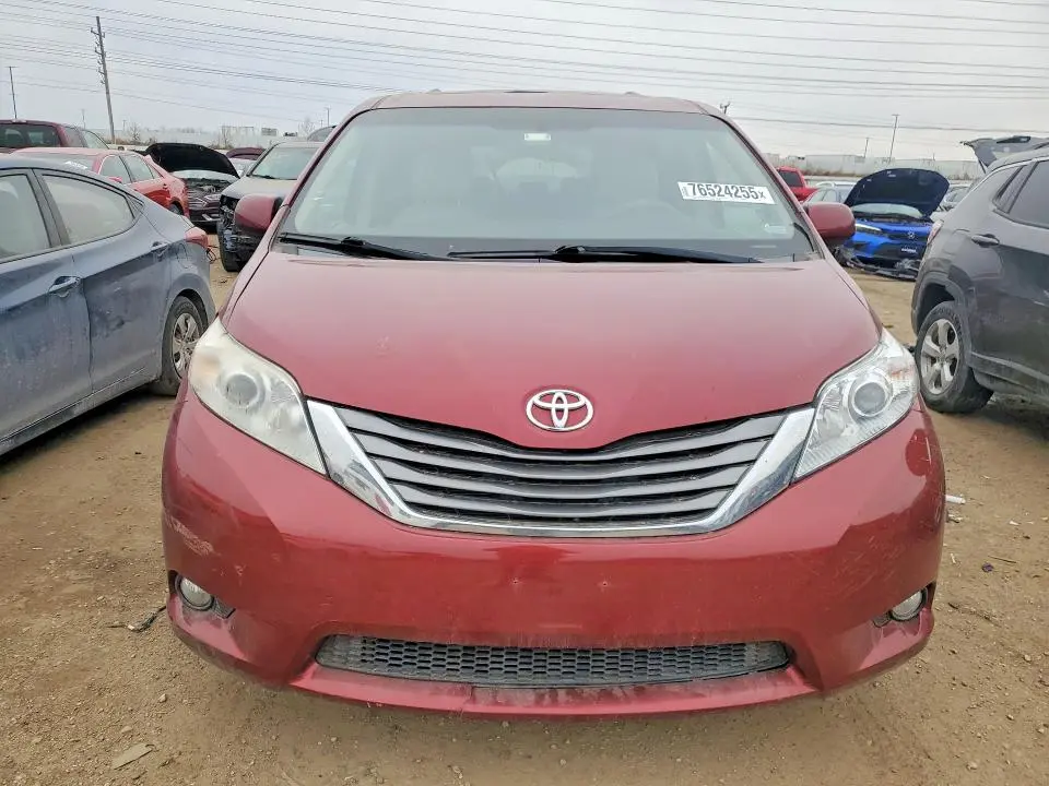 2013 TOYOTA SIENNA   