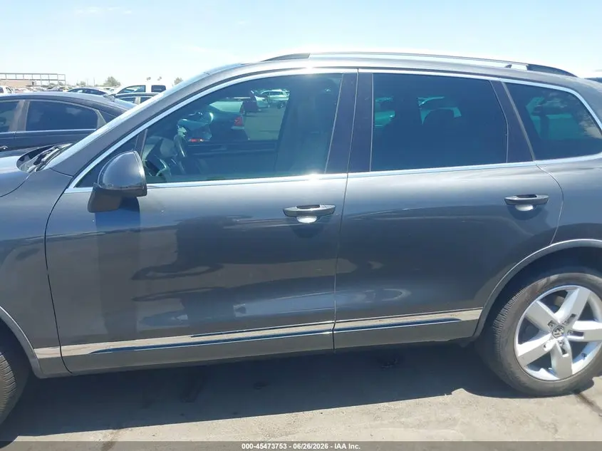 2011 VOLKSWAGEN TOUAREG TDI LUX