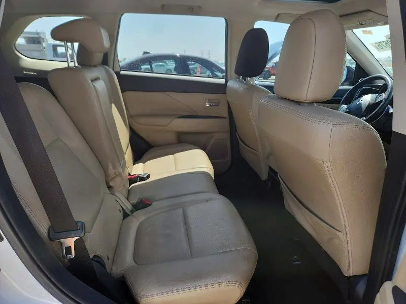 2018 MITSUBISHI OUTLANDER SE  