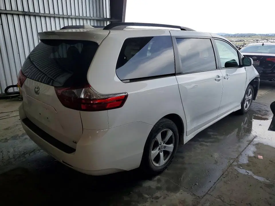 2020 TOYOTA SIENNA LE 8-PASSENGER  