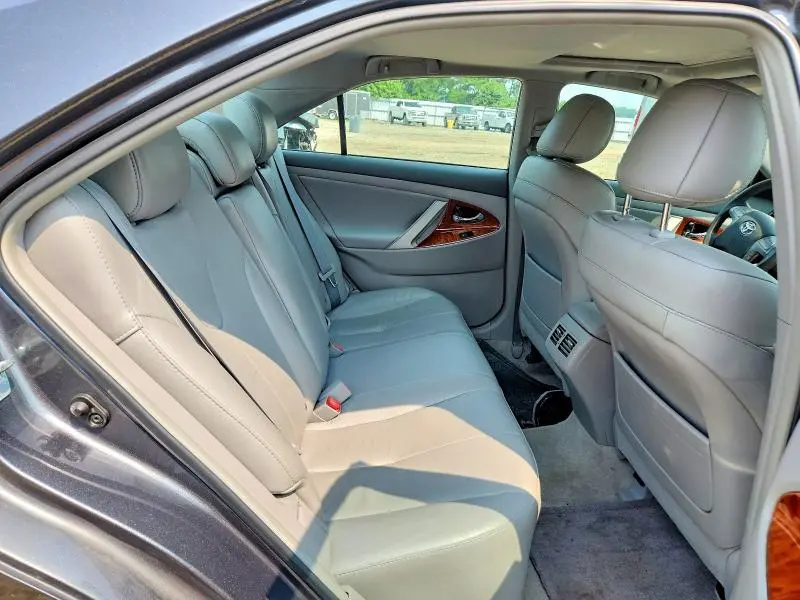 2011 TOYOTA CAMRY XLE V6  