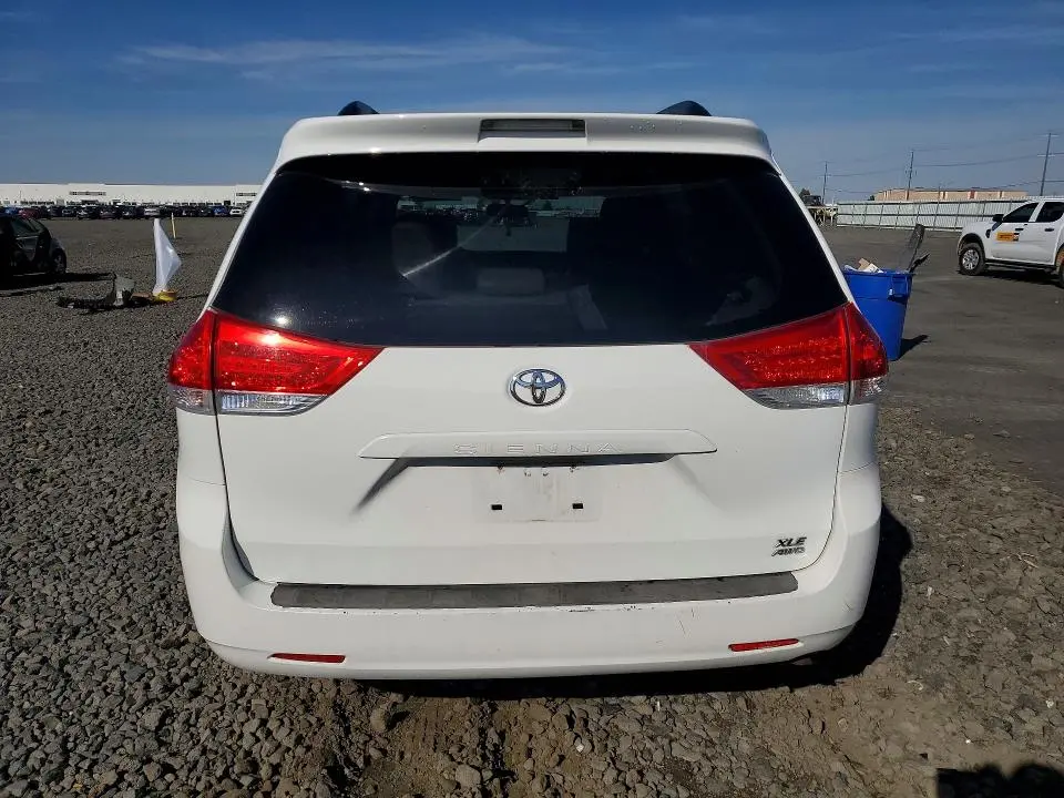 2011 TOYOTA SIENNA XLE 7-PASSENGER  