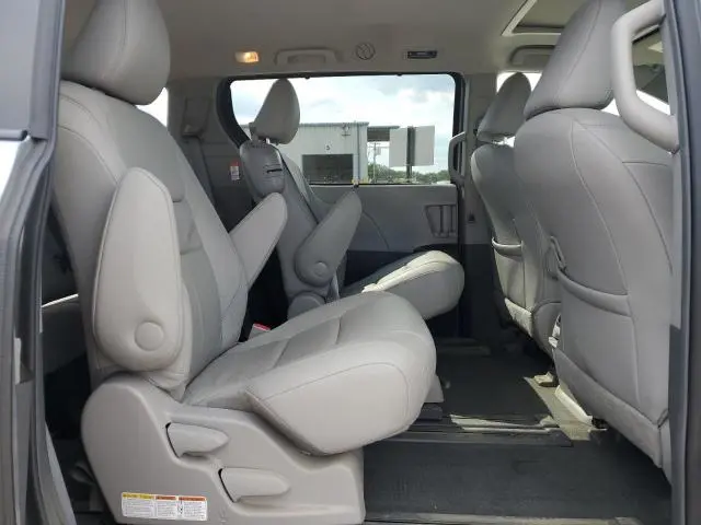 2015 TOYOTA SIENNA XLE  