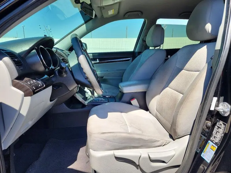 2011 KIA SORENTO LX  