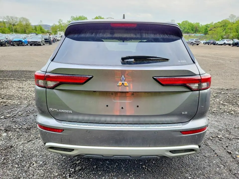 2022 MITSUBISHI OUTLANDER SE  
