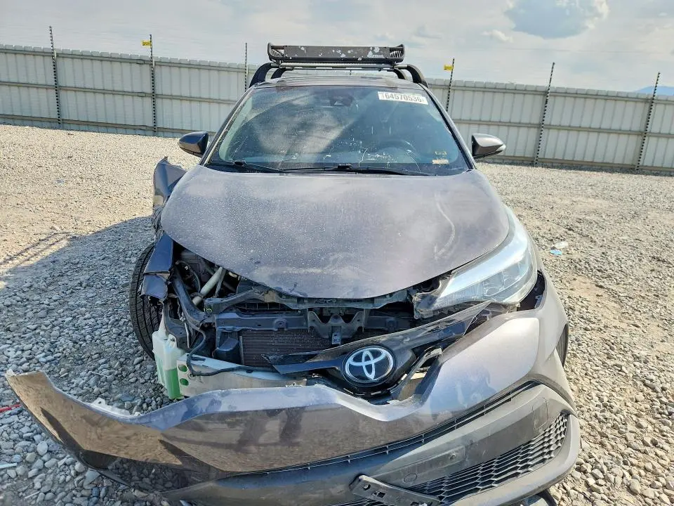 2020 TOYOTA C-HR XLE  