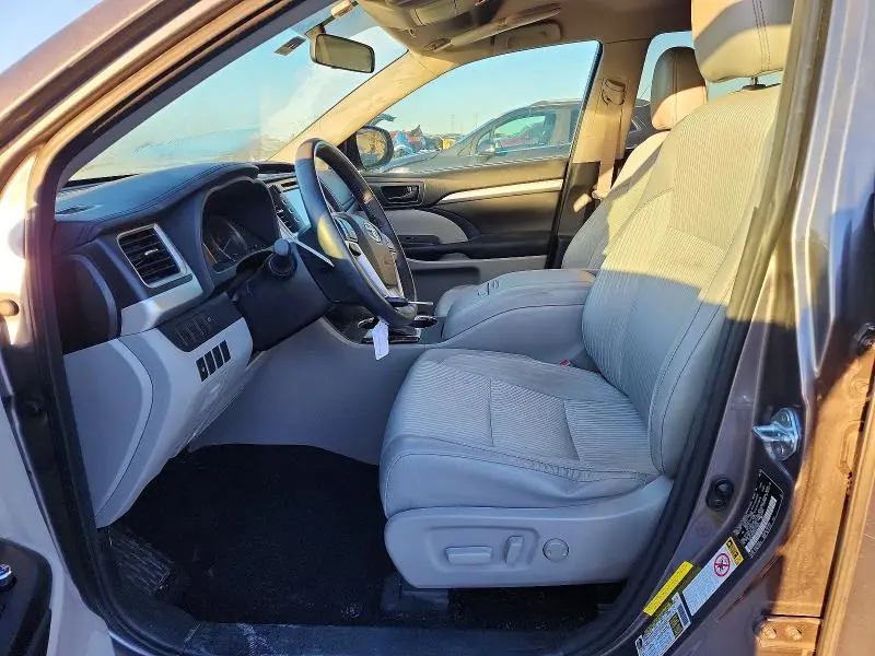 2016 TOYOTA HIGHLANDER LE  