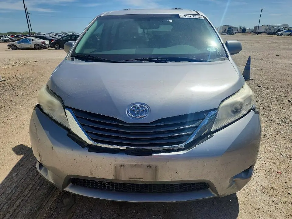 2013 TOYOTA SIENNA XLE 8-PASSENGER  