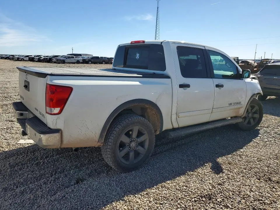 2015 NISSAN TITAN SV  