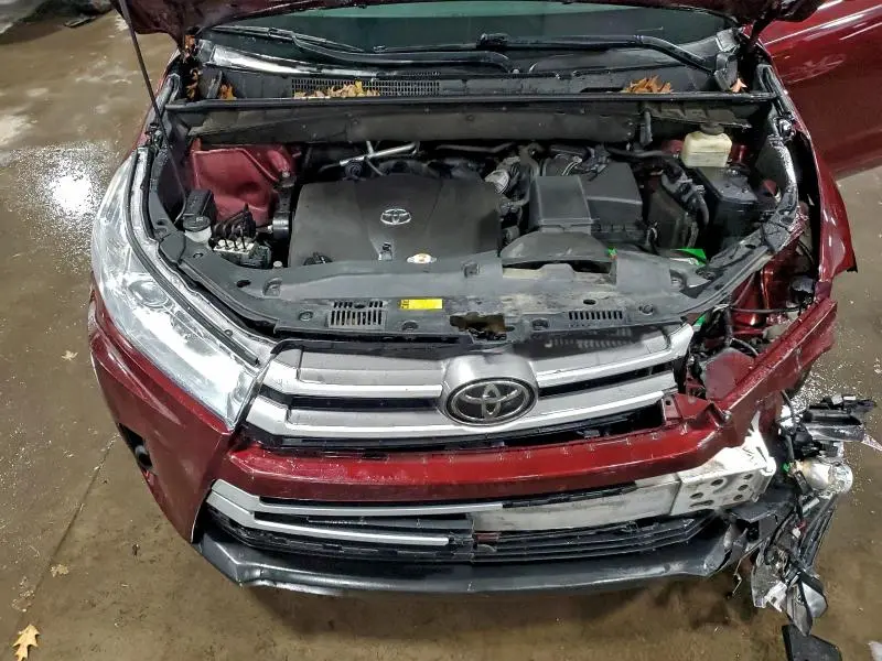 2018 TOYOTA HIGHLANDER LE  