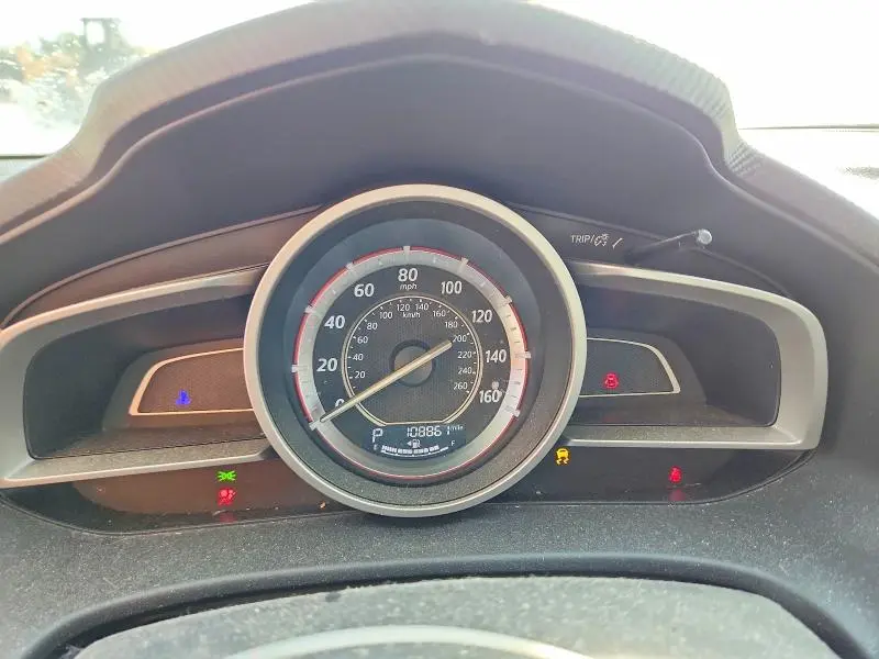 2015 MAZDA 3 SV  