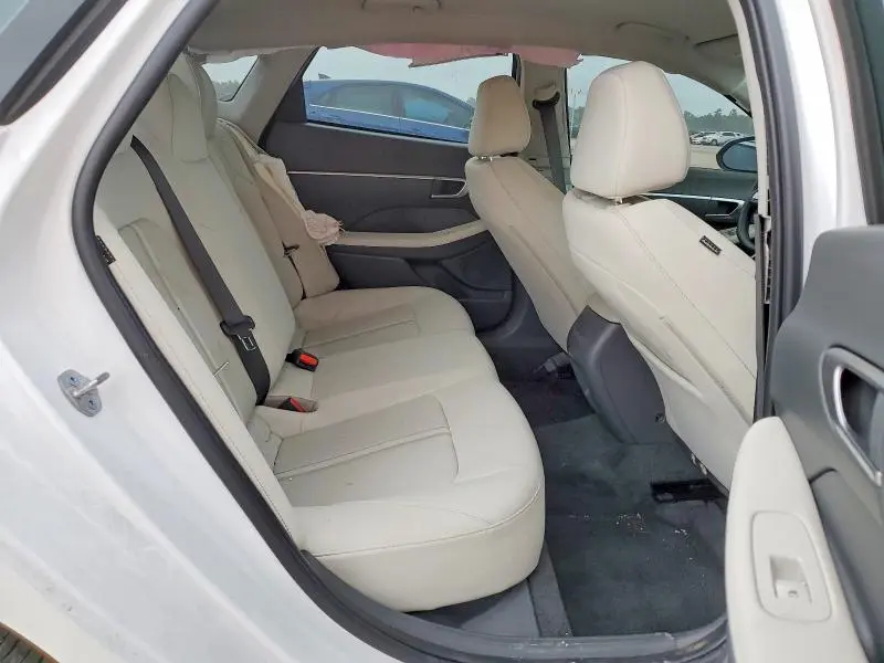 2025 HYUNDAI SONATA SE  