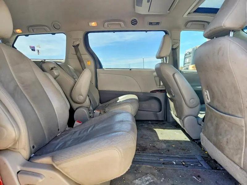 2013 TOYOTA SIENNA XLE 8-PASSENGER  