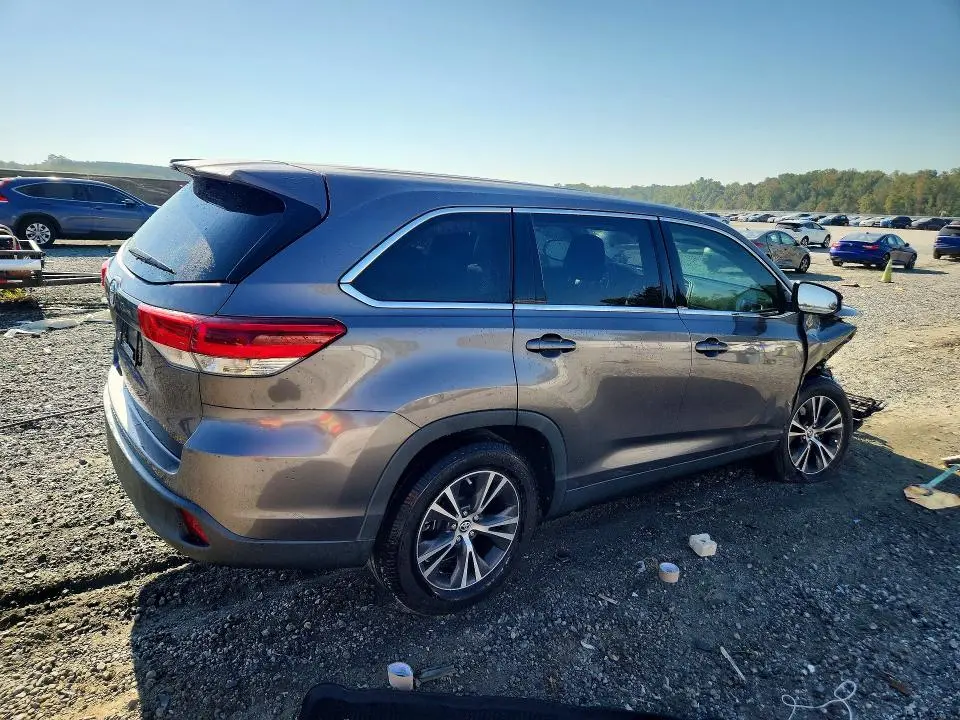 2019 TOYOTA HIGHLANDER LE  