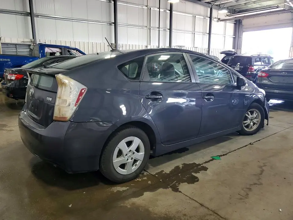 2010 TOYOTA PRIUS III  