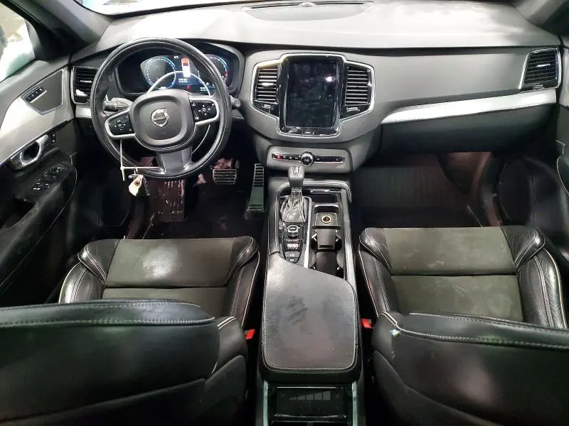 2017 VOLVO XC90 T6  