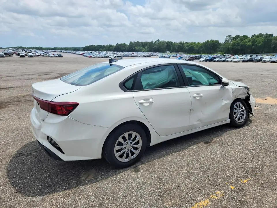 2024 KIA FORTE LX  