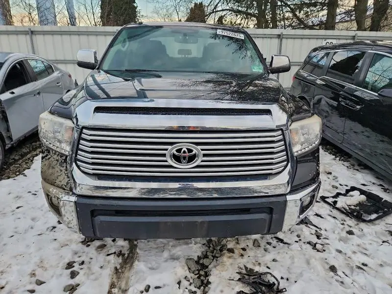 2017 TOYOTA TUNDRA CREWMAX LIMITED  