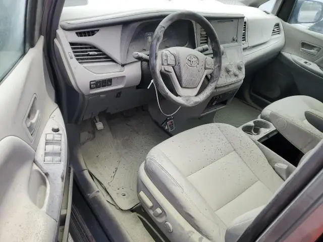 2017 TOYOTA SIENNA XLE  