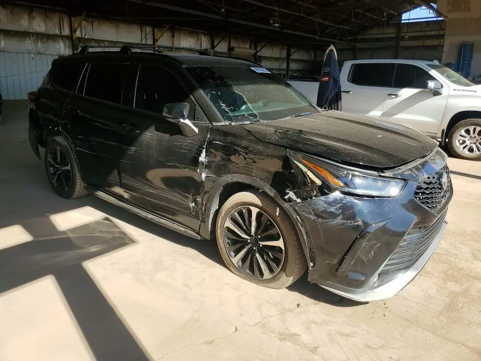 2021 TOYOTA HIGHLANDER XSE  