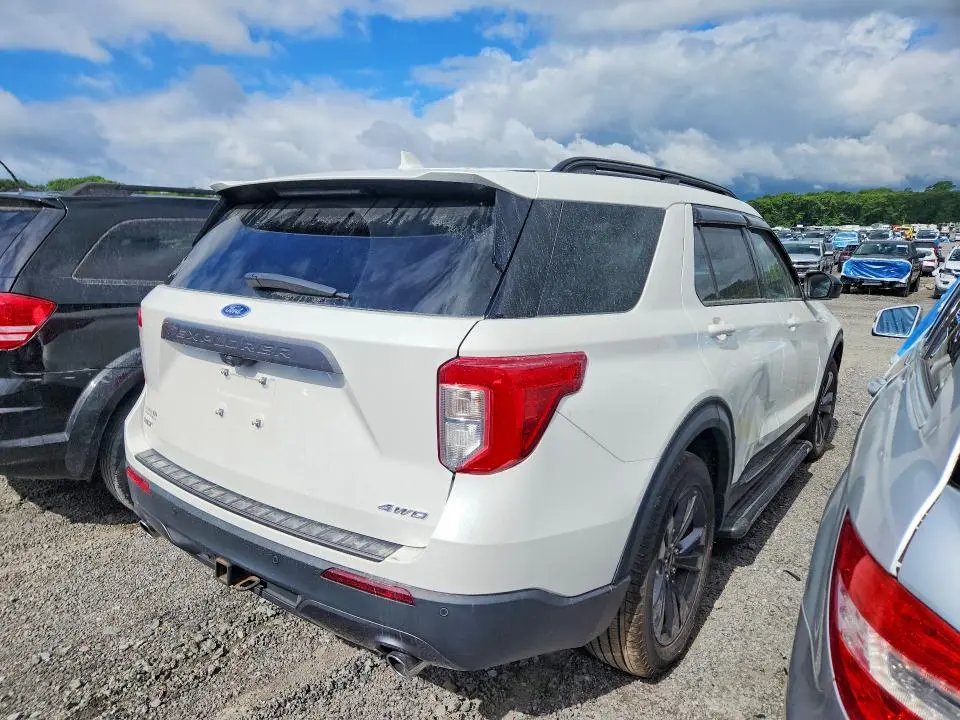 2022 FORD EXPLORER XLT  