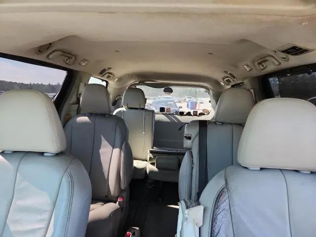 2013 TOYOTA SIENNA XLE