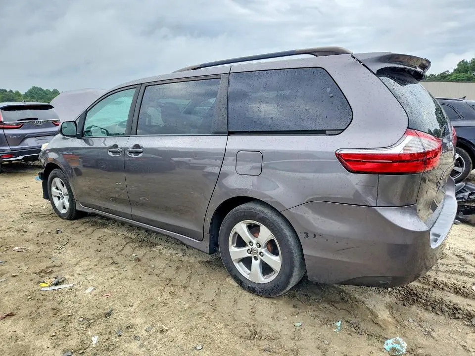 2019 TOYOTA SIENNA LE  