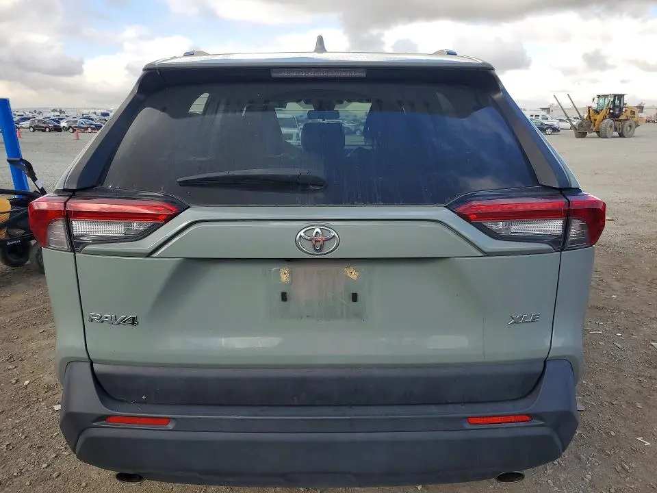 2019 TOYOTA RAV4 XLE  