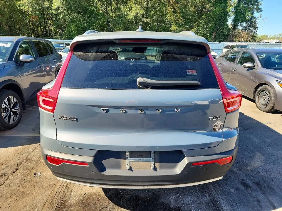2020 VOLVO XC40 T5 MOMENTUM  