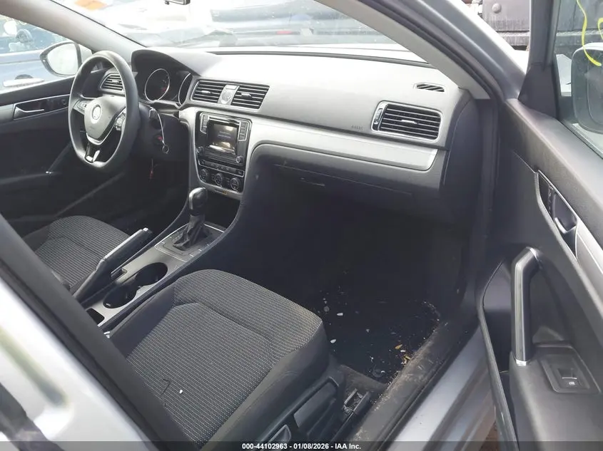 2017 VOLKSWAGEN PASSAT 1.8T S