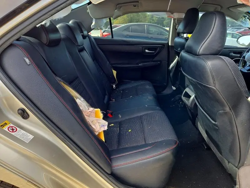 2015 TOYOTA CAMRY SE  